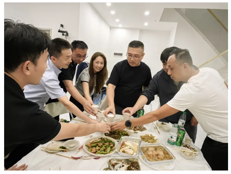 智慧碰撞，团队共融：一场别开生面的跨部门研讨与团建盛宴