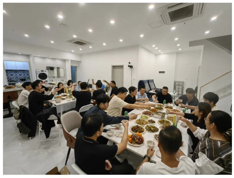 智慧碰撞，团队共融：一场别开生面的跨部门研讨与团建盛宴