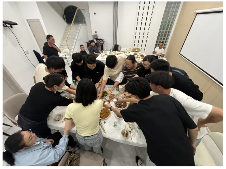 智慧碰撞，团队共融：一场别开生面的跨部门研讨与团建盛宴